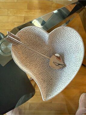 Mariposa White Heart Ceramic Dish with Silver Arrow Spoon